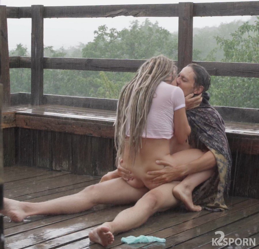 Bonniealex - Sex Under Heavy Rain UltraHD/4K