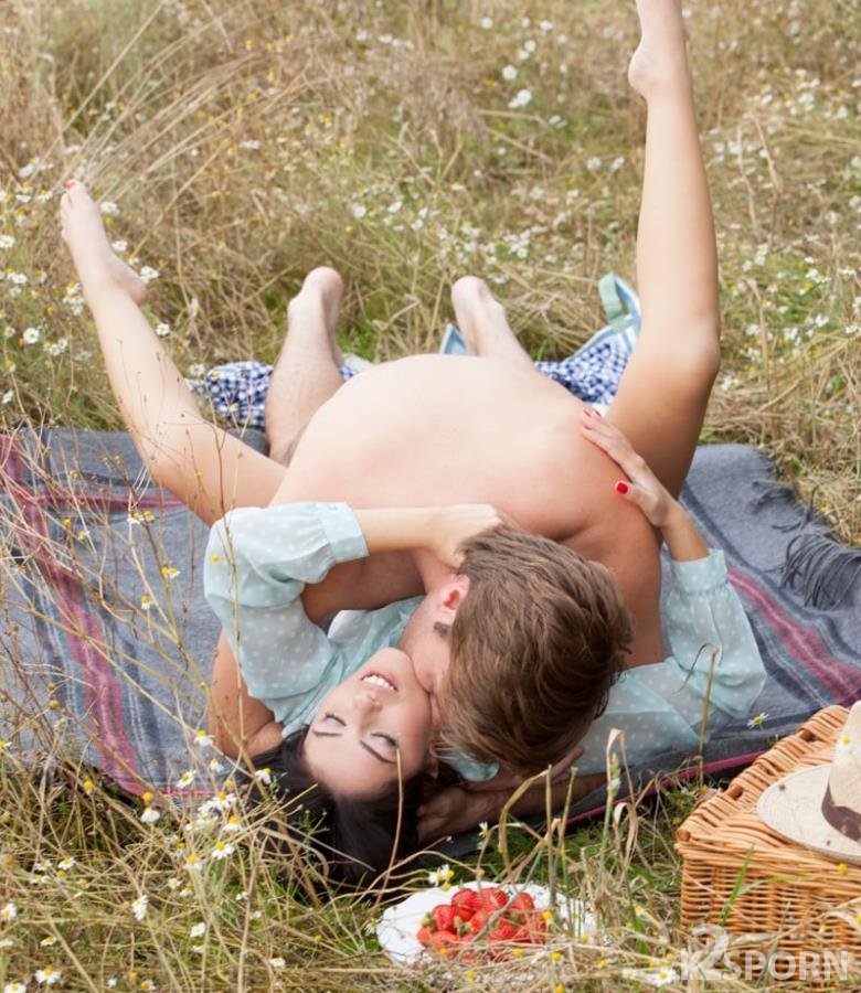 Ava Dalush - Romantic Picnic And Passion Sex In Picnic FullHD