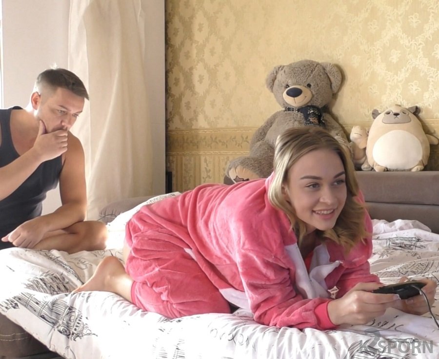 Loren Strawberry - Gamer Girl In Pink Pajamas Fuck UltraHD/4K