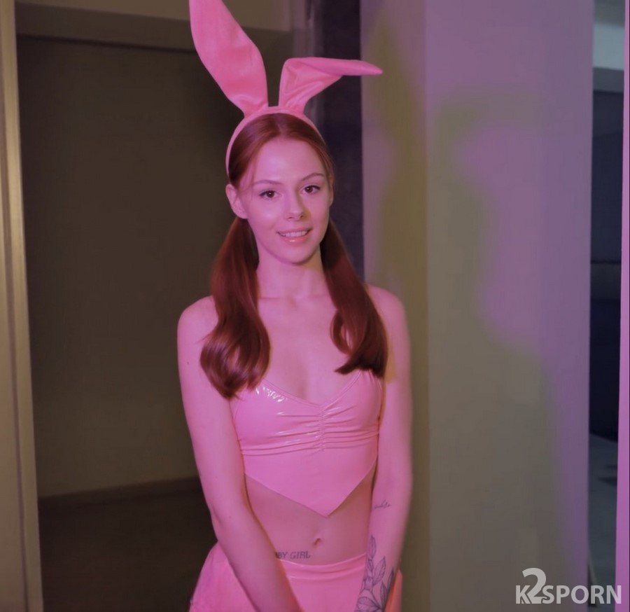 Arina Fox - Fuck Neighbor Girl In A Sexy Pink Bunny Costume FullHD