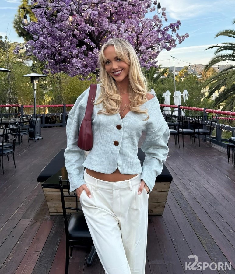 Annie Knight - Australian Model Takes 30-Year-Old Guy's Virginity FullHD