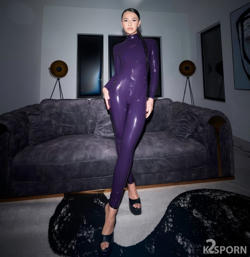 Liz Jordan - Anal Fuck In Purple Latex Costume FullHD