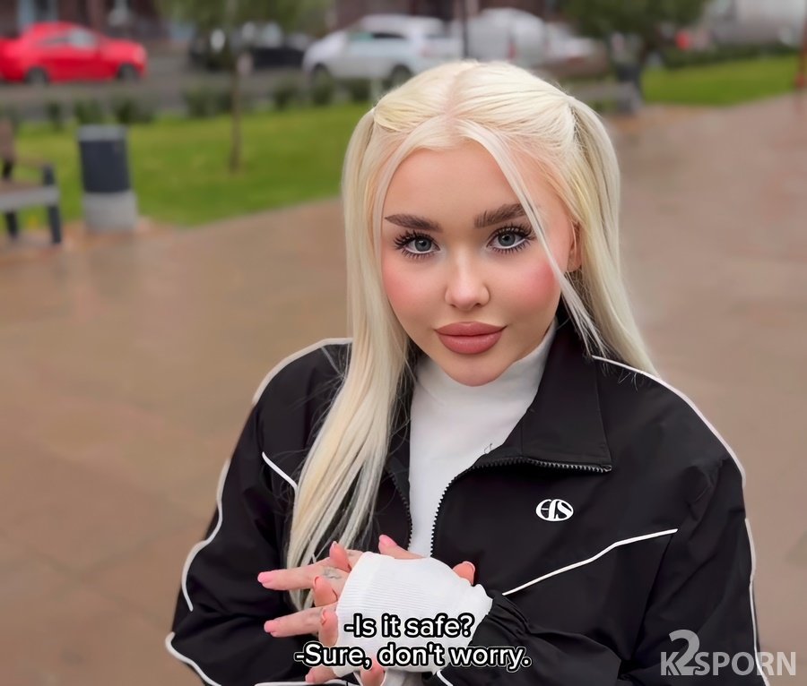 Blondessa - Cute Stranger From The Street Is A Scammer! Gives A Course And Treats You Into Sex! FullHD