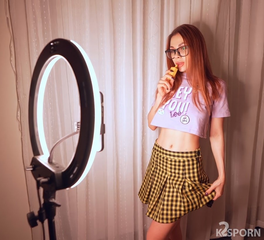 Lolly Lips - A Blogger Girl Has Sex With A Subscriber FullHD