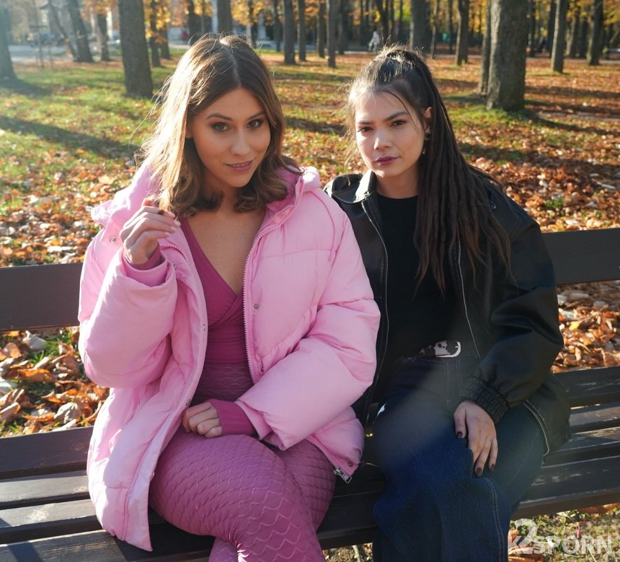 Amber Slassh - A Man Tries To Pick Up Girls In The Park FullHD