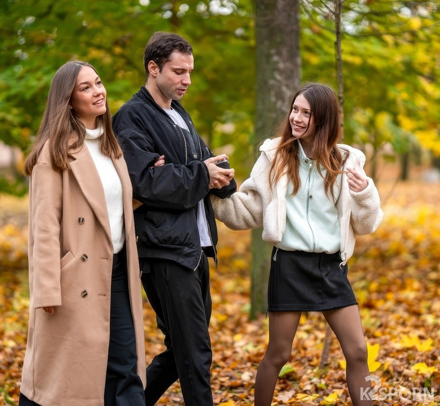 Kate Rose, Hazel Grace - On A Beautiful Autumn Day, A Photographer Picked Up Two Girls In The Park FullHD