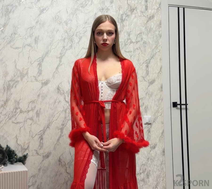 Arisha Mills - Decorating A New Years Tree Isnt As Cool As Fucking Your Ex FullHD