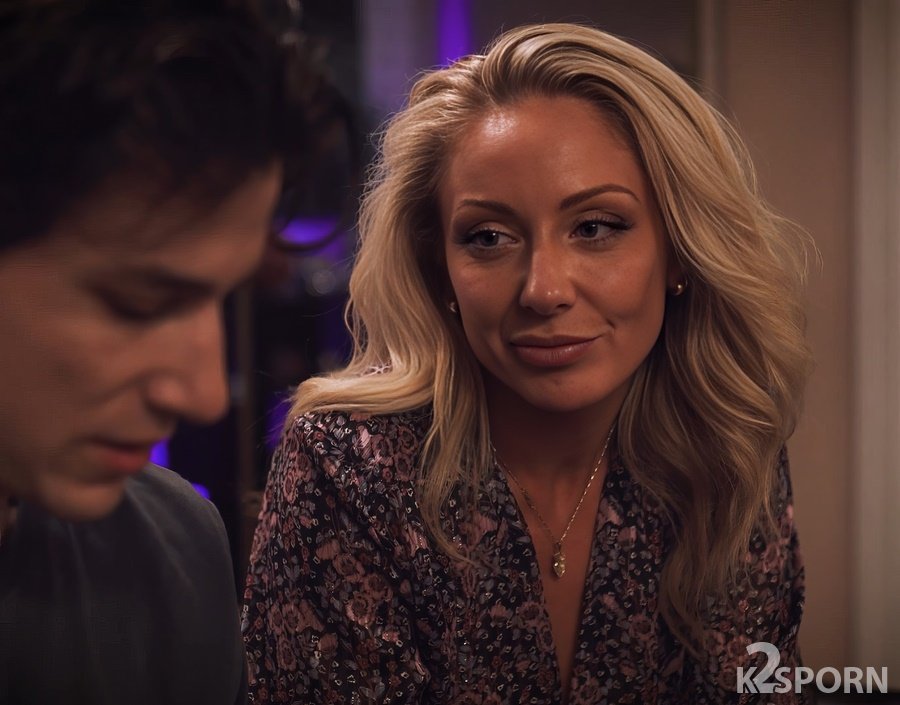 Sadie Summers - A Well-Groomed Stepmother Lifts Her Stepson's Spirits With Her Sexy Body FullHD