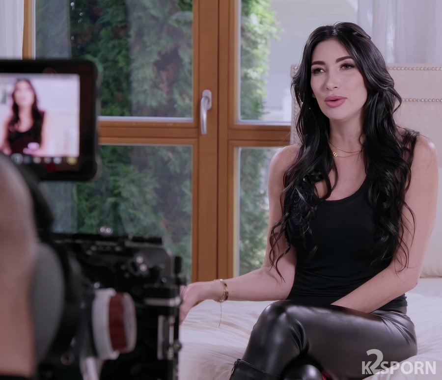 Clea Gaultier - Satisfies Her Fetish With A Steamy Facial UltraHD/4K