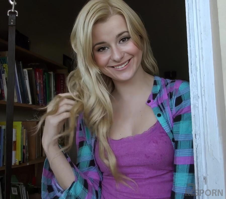 Charlize Bella - Meeting the New Cute Girl Next Door Turned Into Sex 1080p FullHD